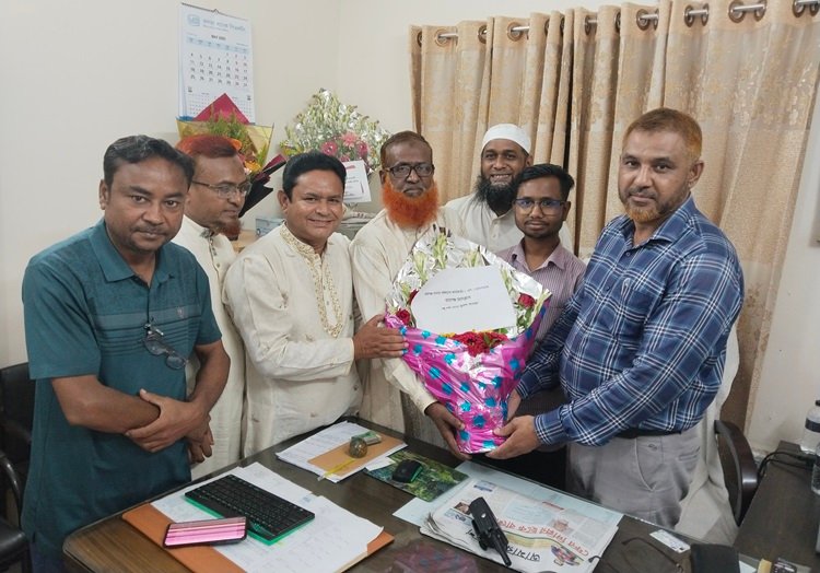 নবাগত ওসির সাথে রায়গঞ্জ প্রেসক্লাবের নেতাদের সাক্ষাৎ