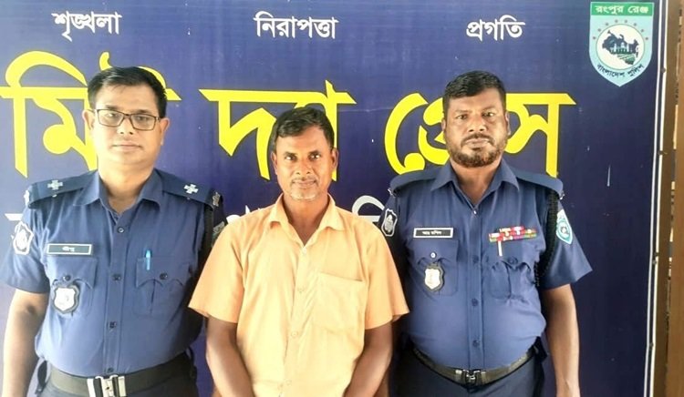 হিলিতে কৃষকলীগ নেতা গ্রেফতার