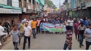 সাংবাদিক সাইদুরের প্রাণনাশের হুমকির প্রতিবাদে সাতক্ষীরায় বিক্ষোভ